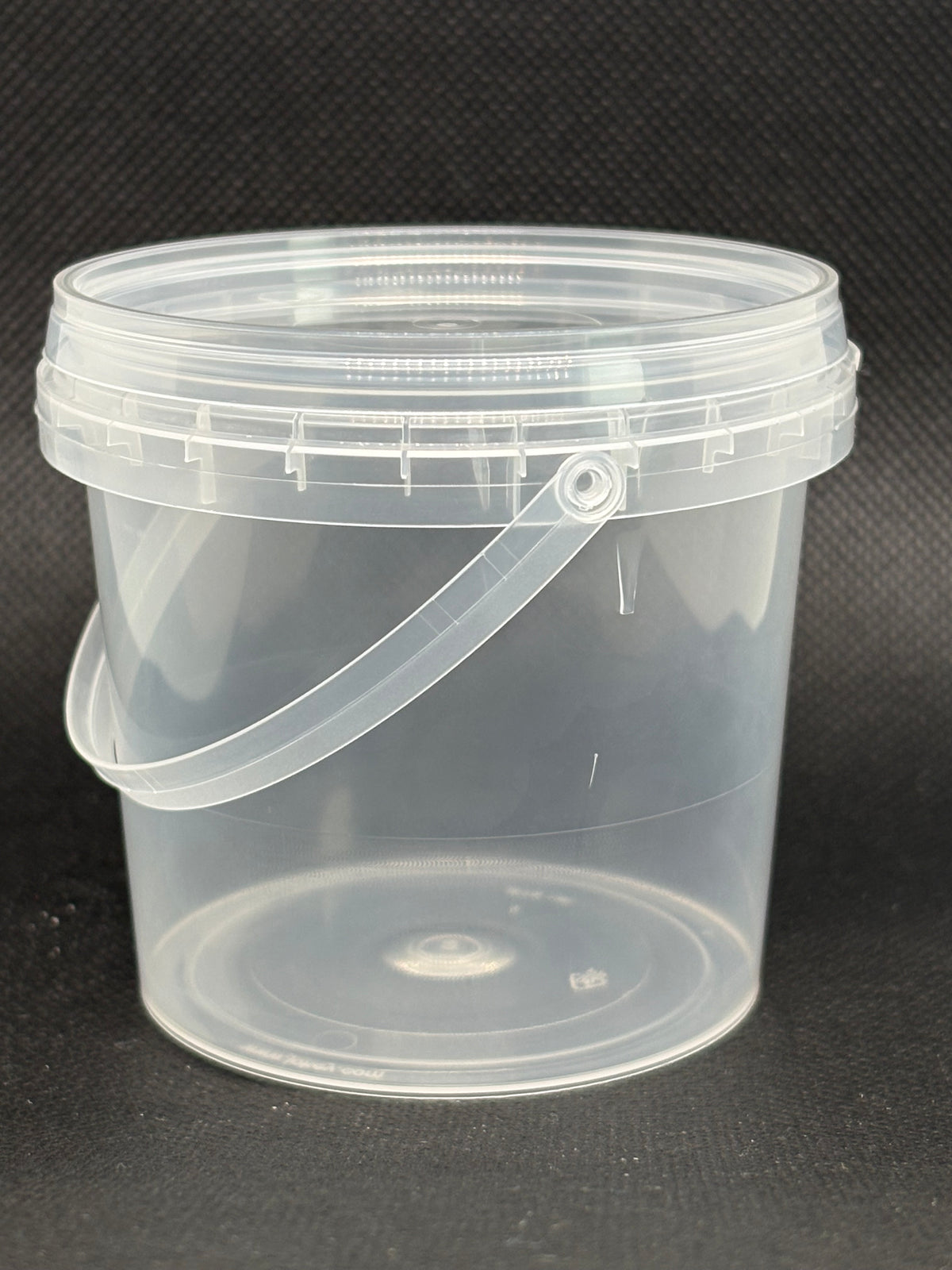 Plastboks med hank 250 g